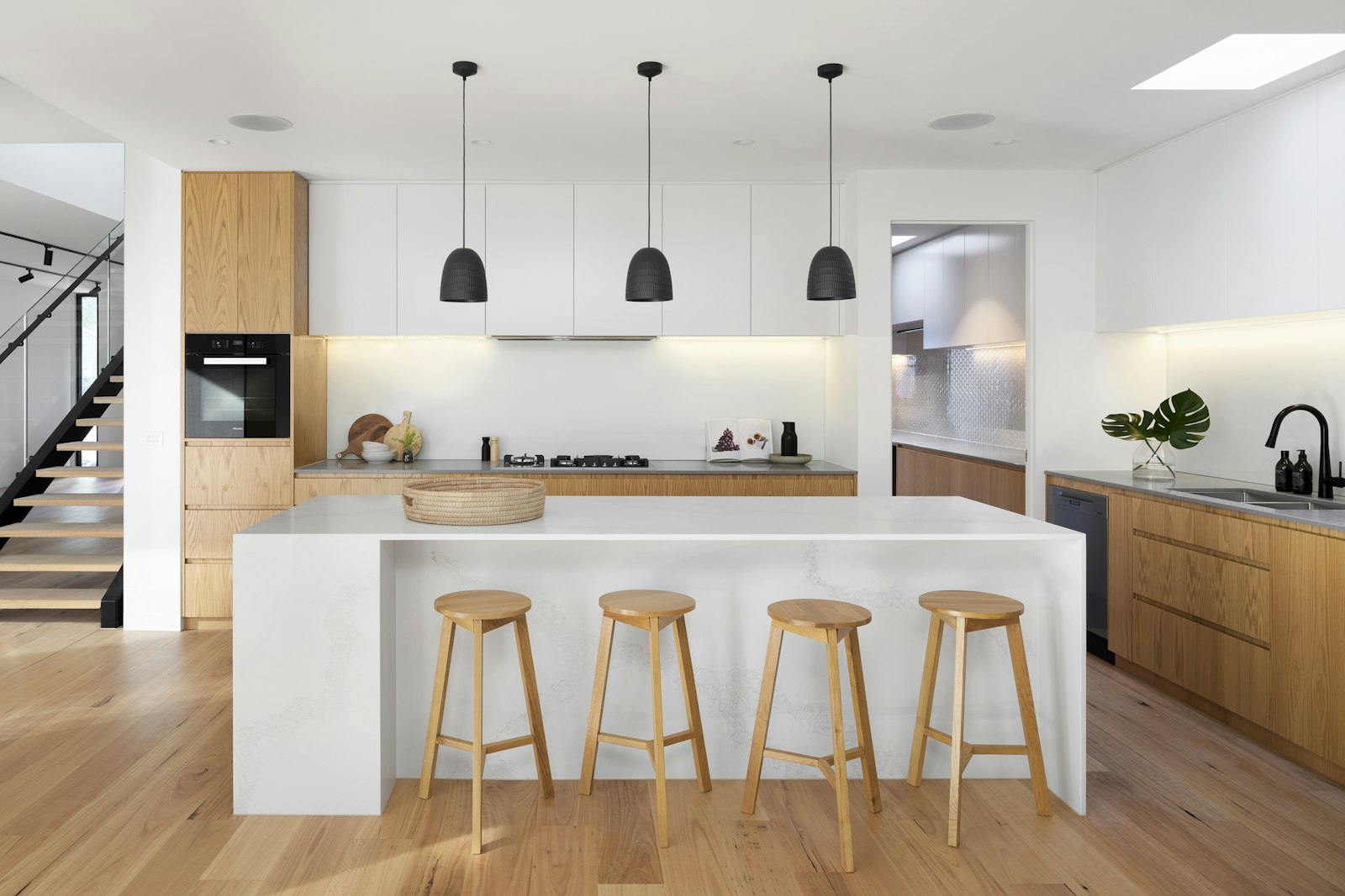 Built-in gas hob and oven in a fitted kitchen