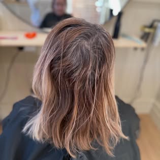 Lived-in brunette-to-blonde colour with soft waves, extension length