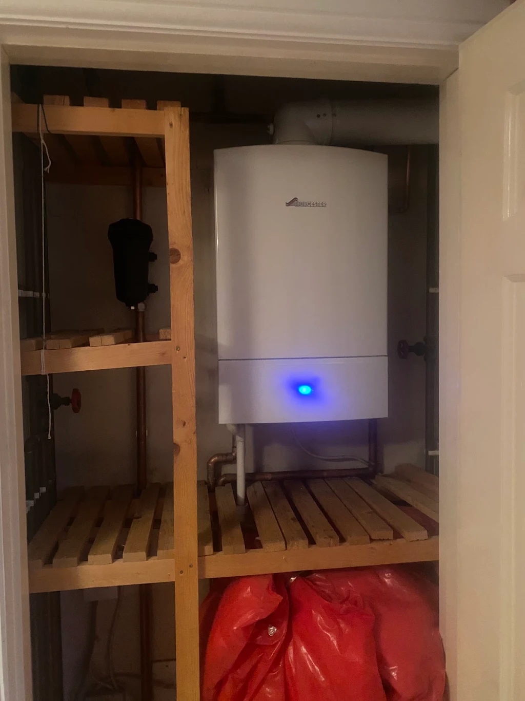 New Worcester boiler installed by Platinum in an airing cupboard