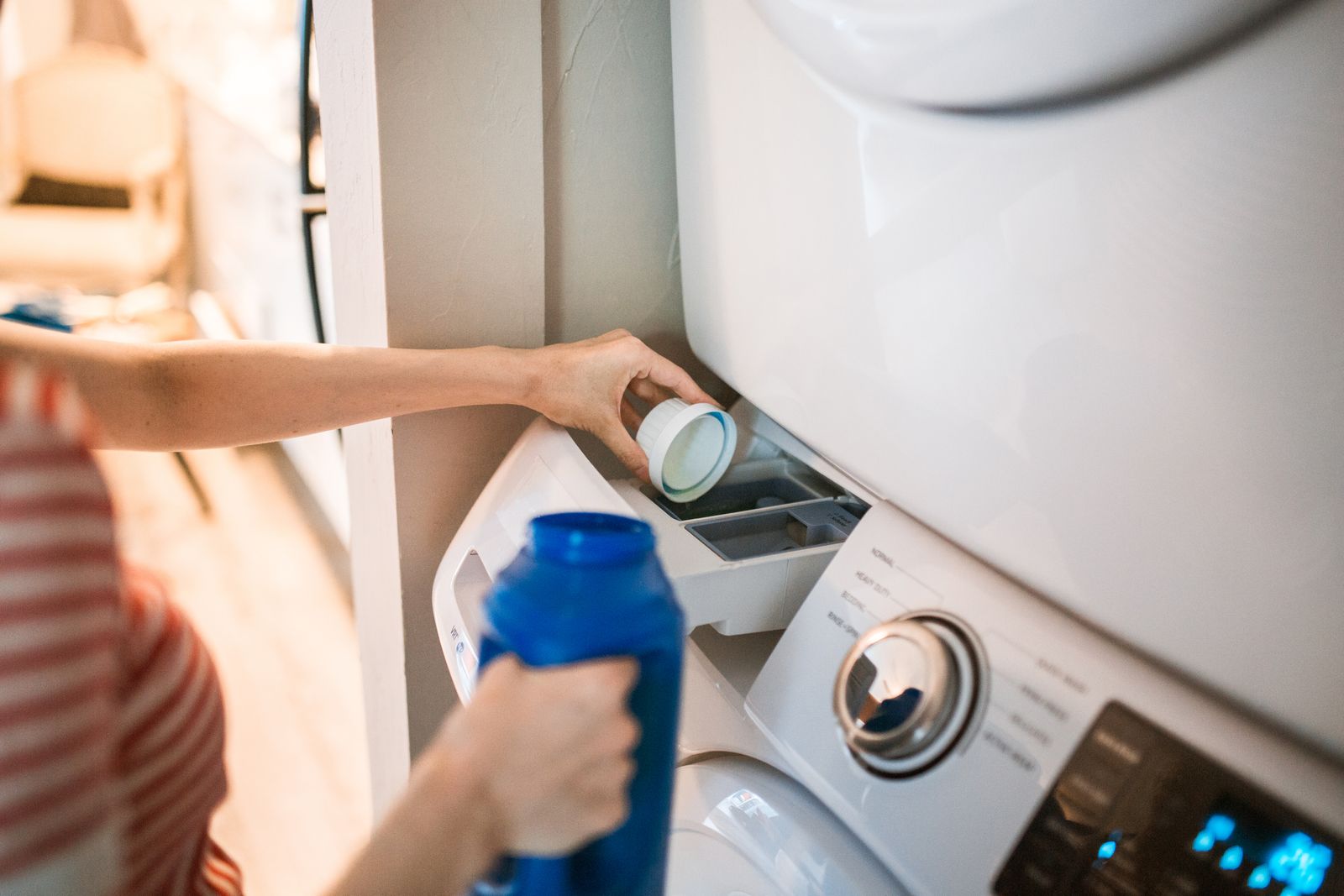 Adding detergent to a washing machine as part of a laundry service